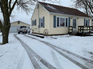 950 Carter St, Fairview, IL 61432