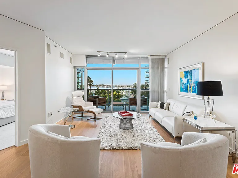 13650 Marina Pointe Dr #704 — Photo 9