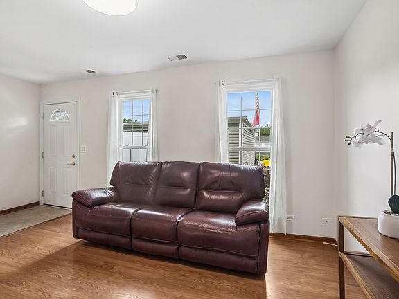 5th image of 407 Chelsea Cv