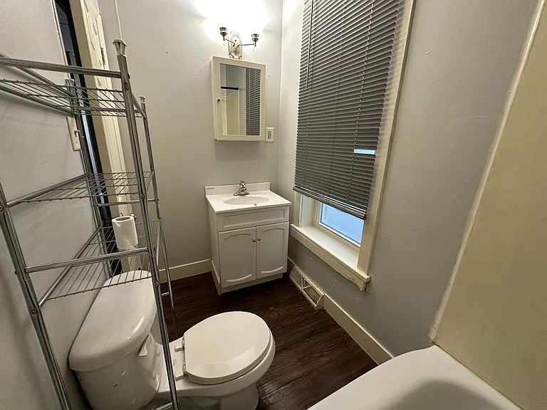 84 E Franklin St — Photo 9