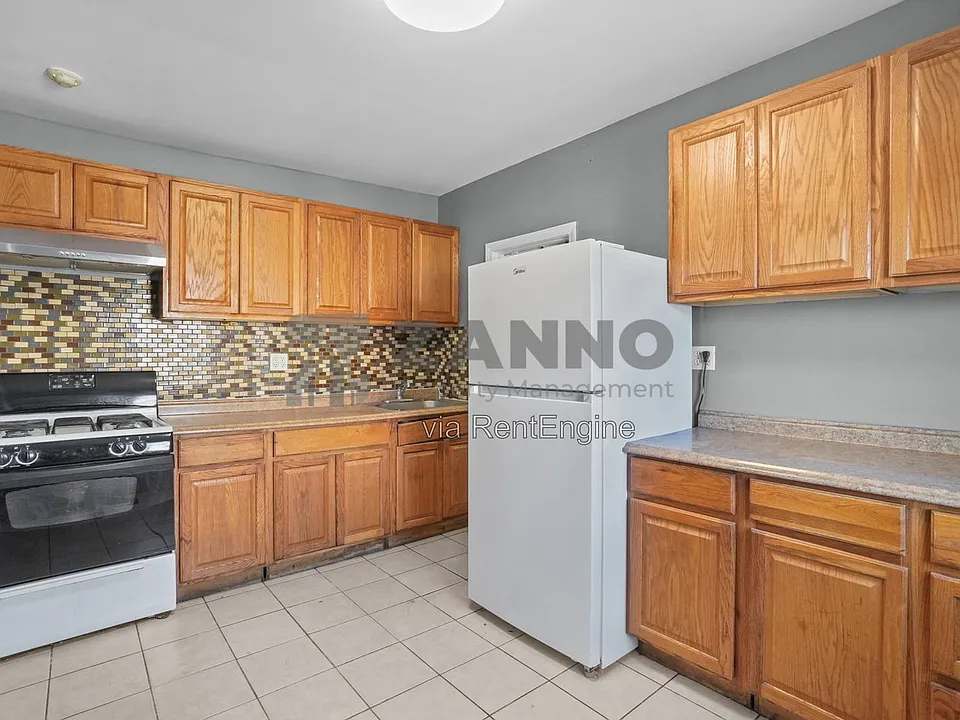 72 Mowry St #1R