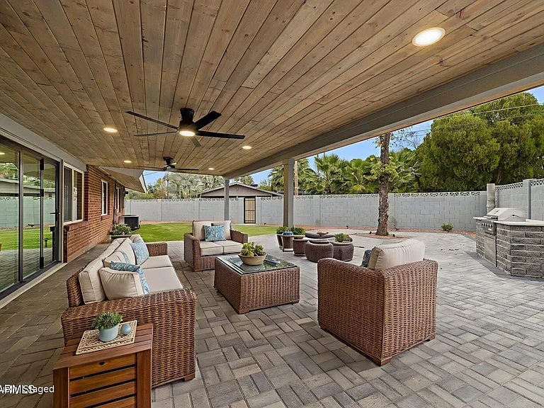 1216 W Rovey Ave — Photo 31