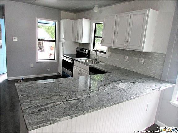 4th image of 213 E Martindale St