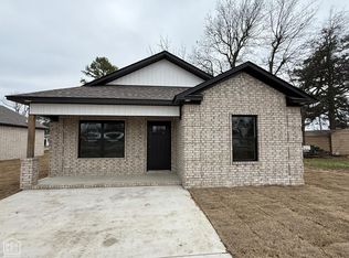 209 W Dewey Ave, Manila, AR 72442