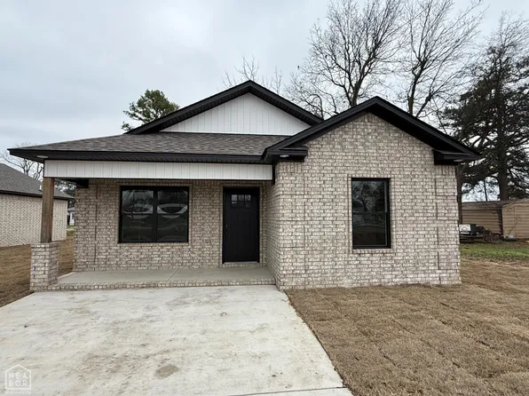 209 W Dewey Ave, Manila, AR 72442