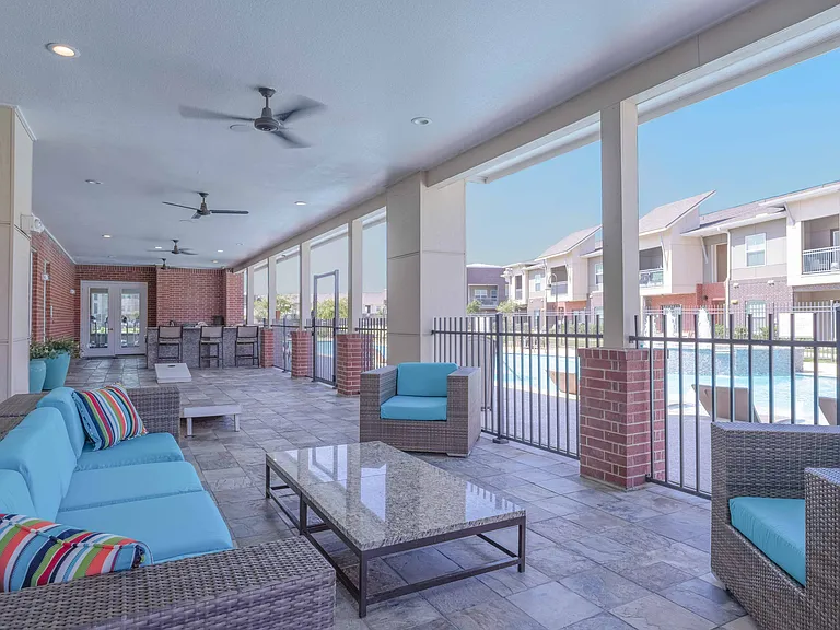 Century Palm Bluff — Photo 10