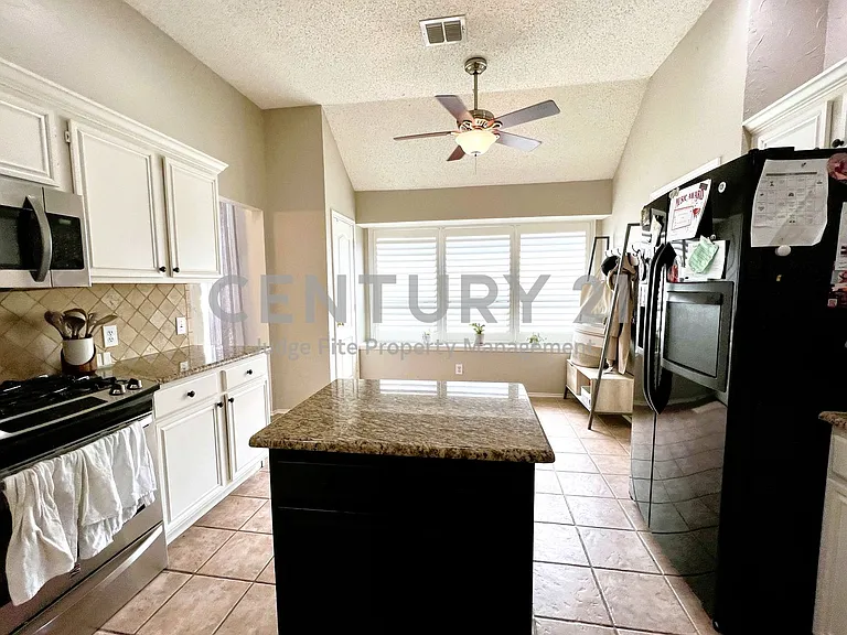11413 Huntington Rd — Photo 17