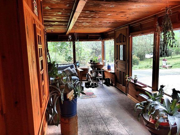 4th image of 7096 Redwood Hwy