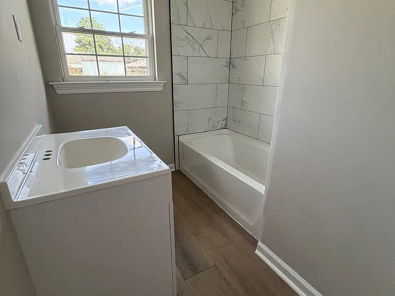 1 Full Bathroom
