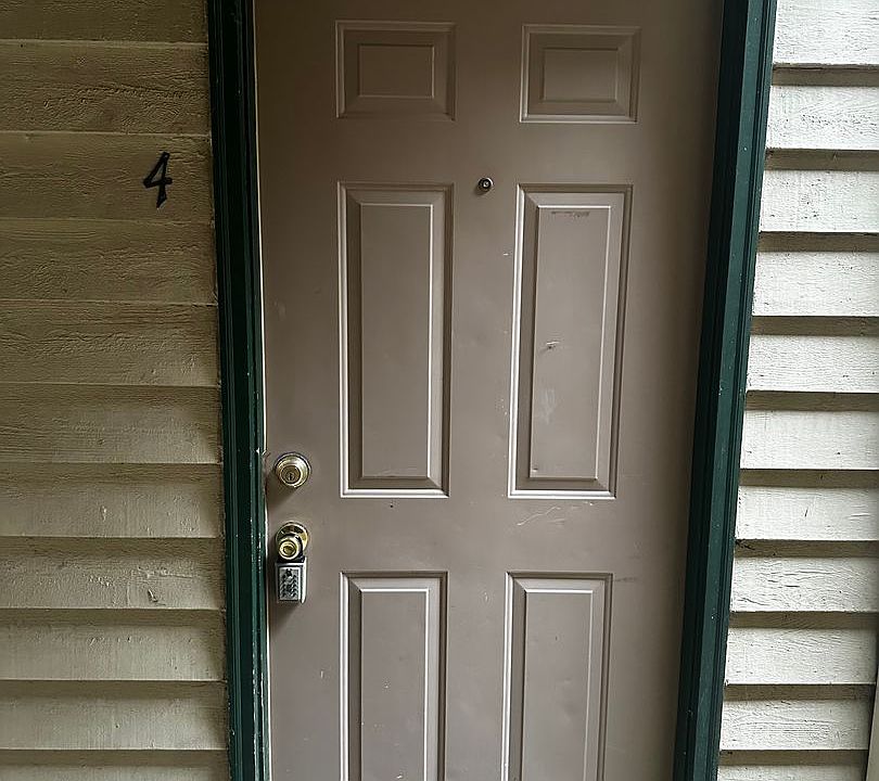 1st image of 12635 SE Foster Rd #28