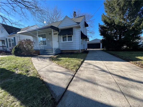 4742 Brookwood Dr, Brooklyn, OH 44144