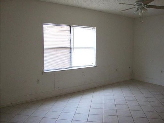 2nd image of 2417 Putnam St