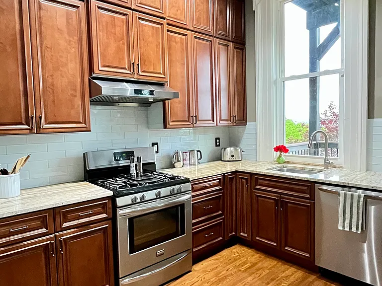 537 Milton St #1 — Photo 12
