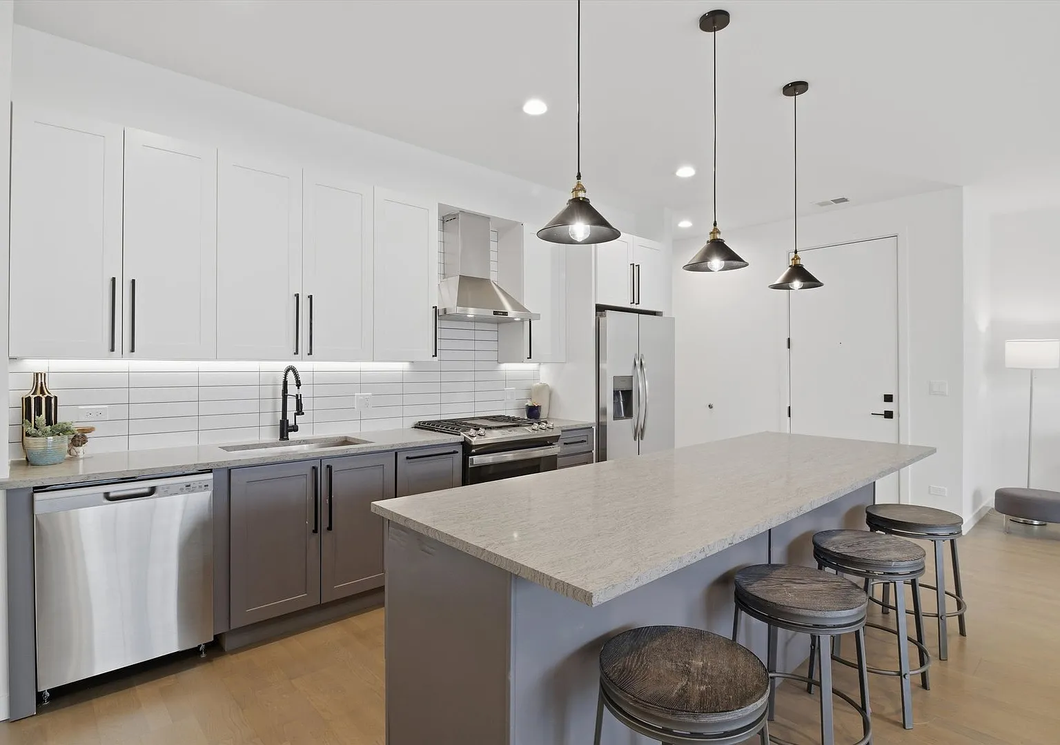 3 bed, 1800 sqft, $3,400 — Photo 3