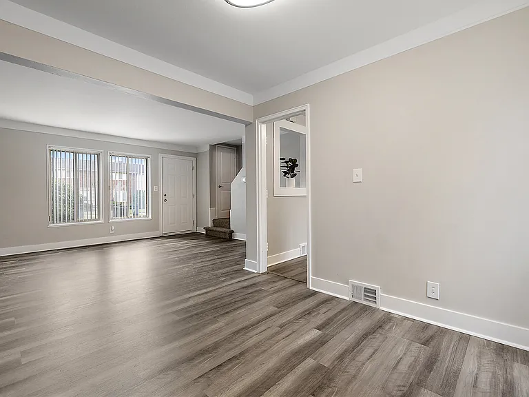 Oak Park Manor Apartments & Townhomes — Photo 9