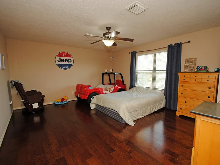 15823 Medina Lake Ln — Photo 30