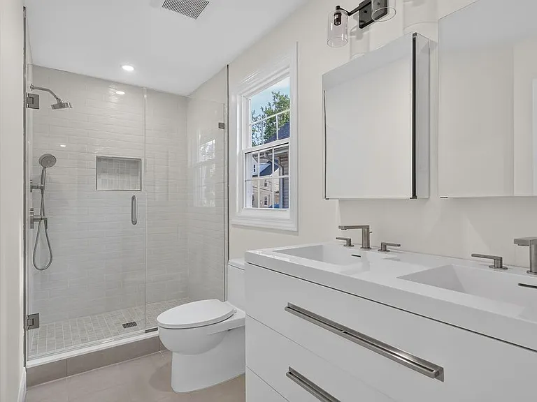 18 Walnut St #A — Photo 11