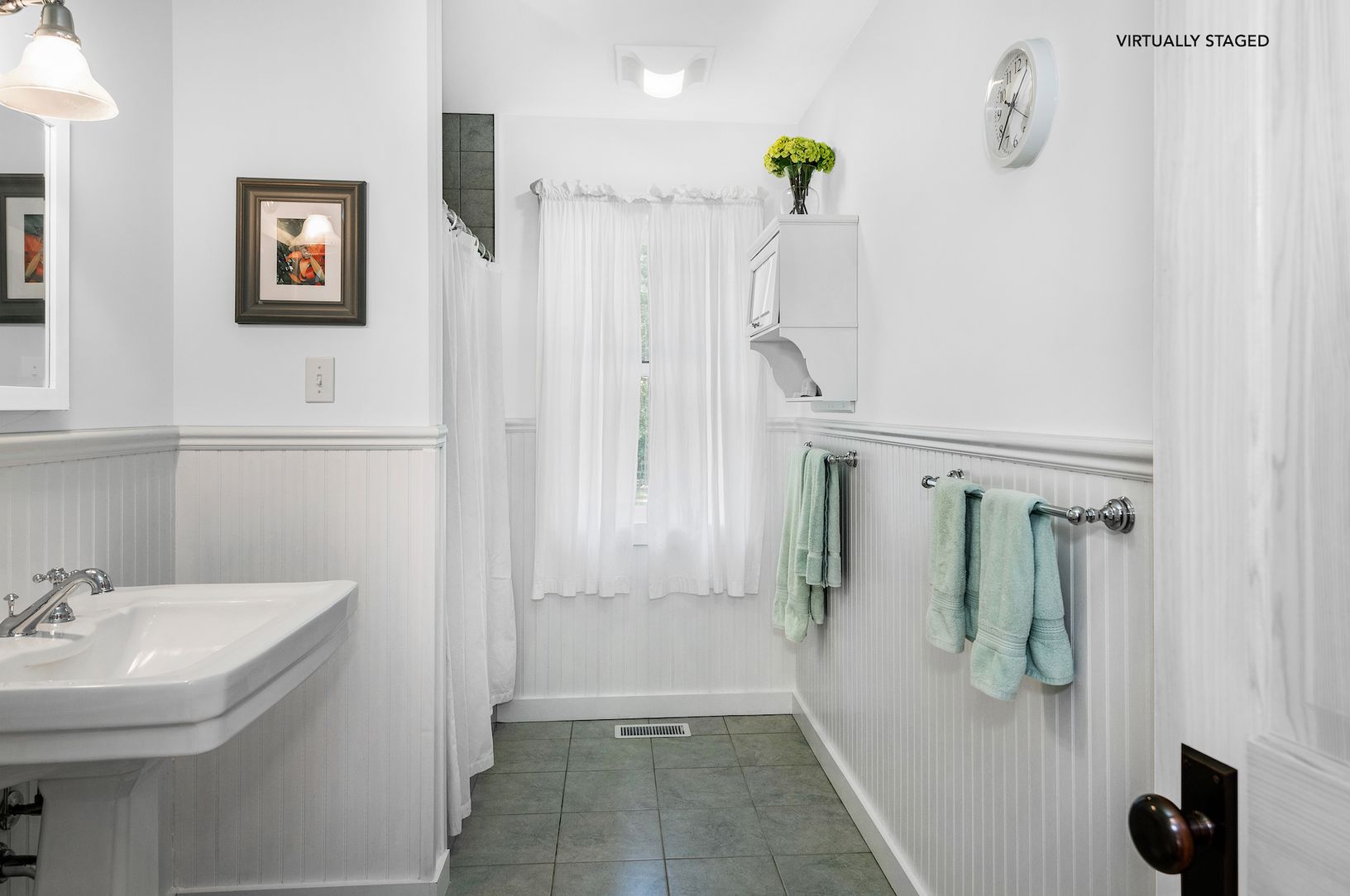  Downstairs En suite His Bath, Staged