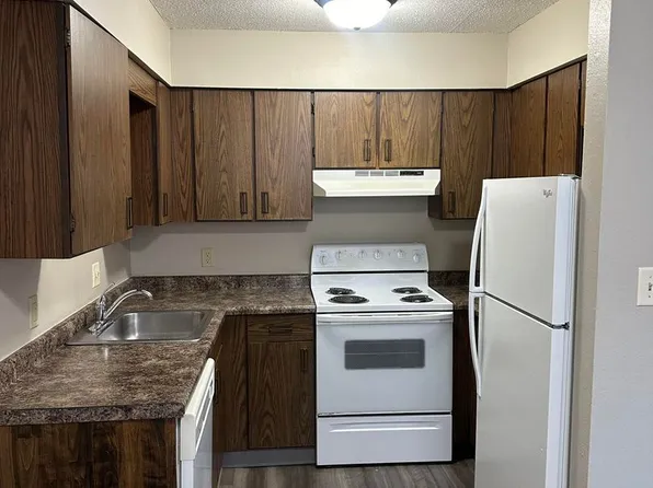 1200 Meadowview Dr, Marion, IA 52302