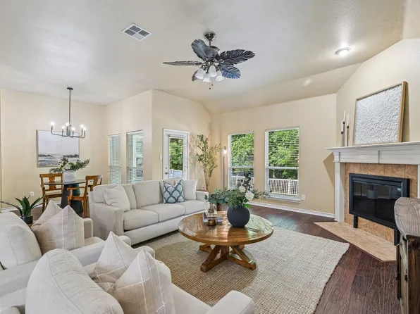 1321 Stone Mountain Pkwy, Aubrey, TX 76227