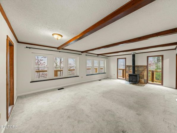 2112 Sanders Ln, Sevierville, TN 37876