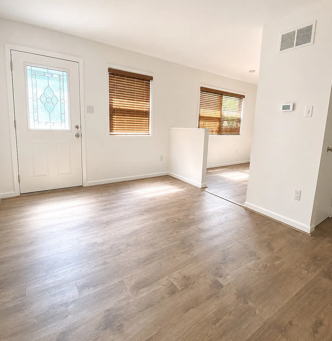 2 bed, 950 sqft, $2,000 — Photo 2