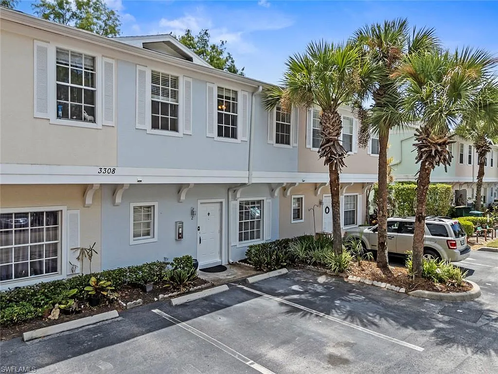 3 bed, 2.5 bath, 1272 sqft, $2,500 — Photo 2