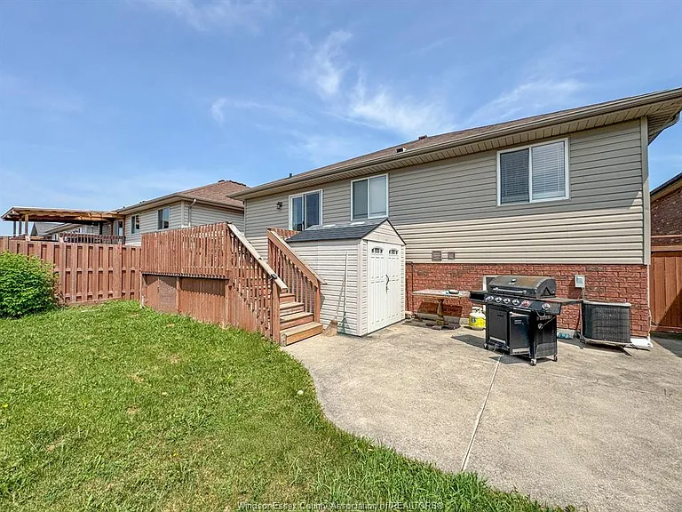 4583 Helsinki Cres — Photo 30