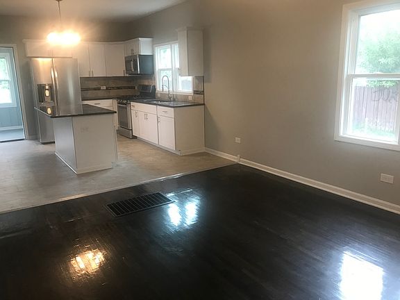 3rd image of 556 E Benton St