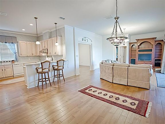 4th image of 24147 Robinwood St