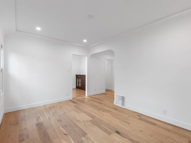 1020 Carol Dr — Photo 11