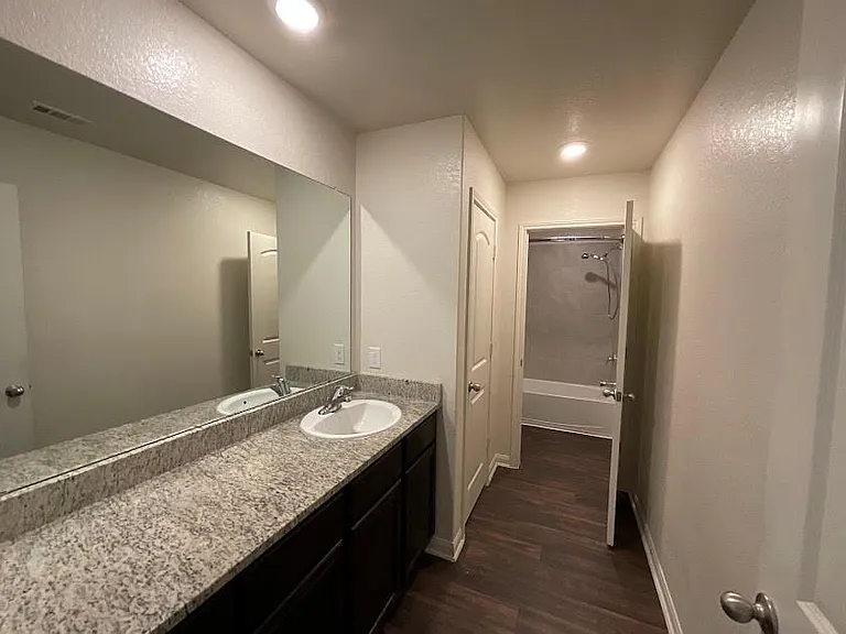 172 Allington Cir — Photo 23