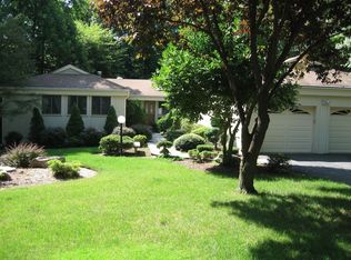 4 Footstep Ln, Pomona, NY 10970