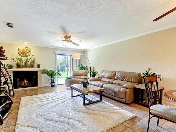 1307 River Hills Cir E Unit 6-MLS-Living