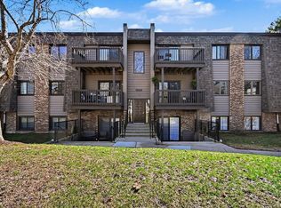1484 Stonebridge Cir APT B6, Wheaton, IL 60189
