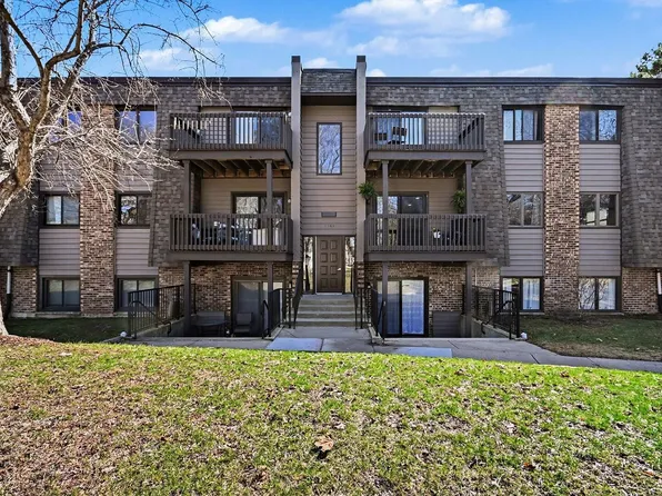 1484 Stonebridge Cir APT B6, Wheaton, IL 60189