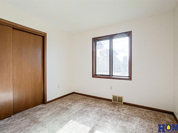 5th image of 605 E 2nd St