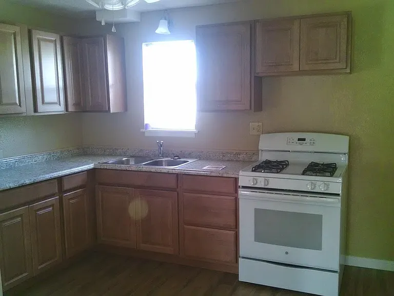 2101 Milburn Ave — Photo 5