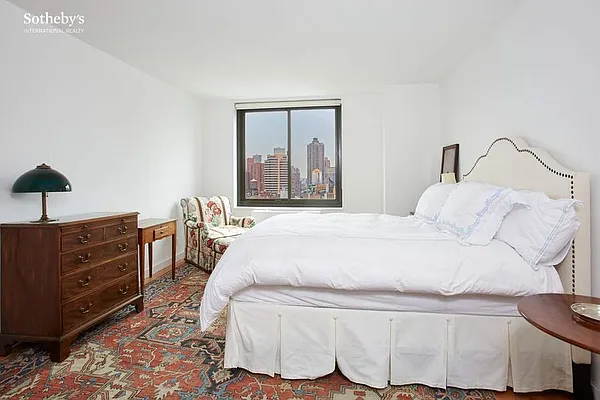 Rented by Sotheby's International Realty | media 4