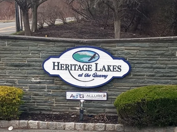 19 Amherst Ct, Hamburg Boro, NJ 07419