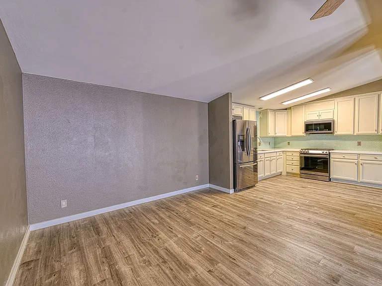 5581 Wheatfield Dr — Photo 7