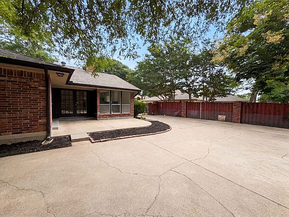 5th image of 722 S Forest Ln