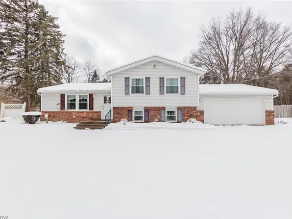 4388 Lunar Dr, Stow, OH 44224