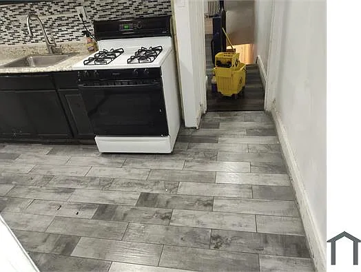 260 W Queen Ln #2 — Photo 22