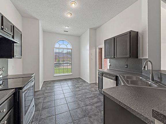 3rd image of 2708 Crystal Falls Dr