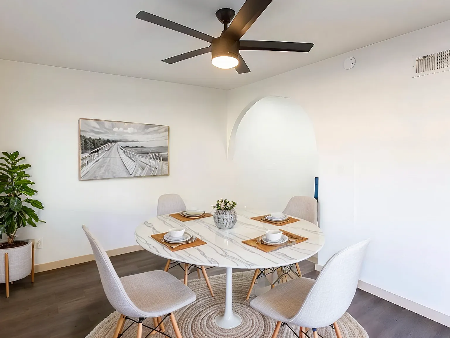2 bed, 700 sqft, $1,349 — Photo 3