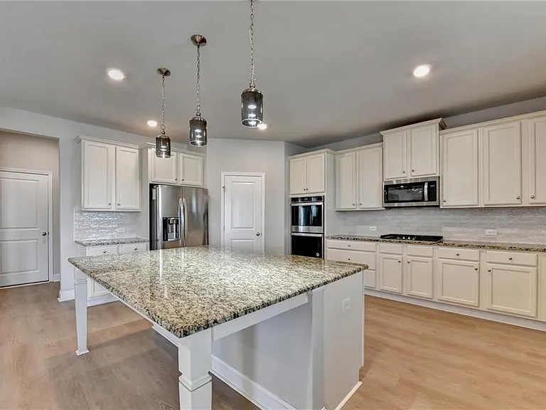 7410 Ansley View Ln — Photo 33