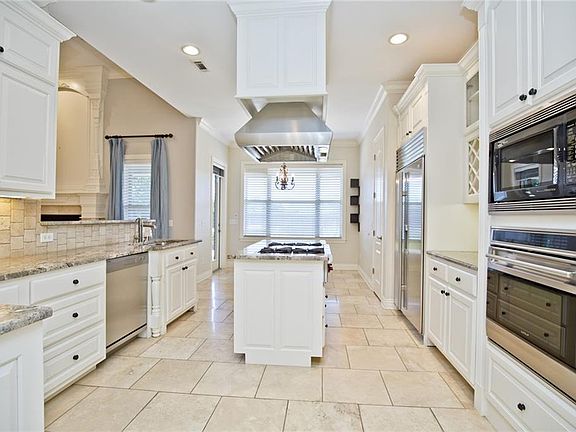 3rd image of 802 SW Glen Arbor Ave