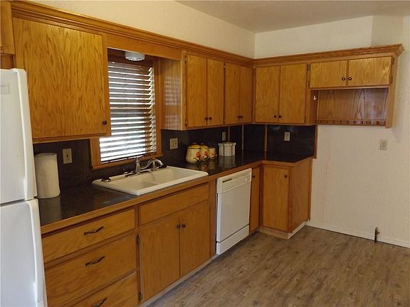 5th image of 411 E Tulsa Ave