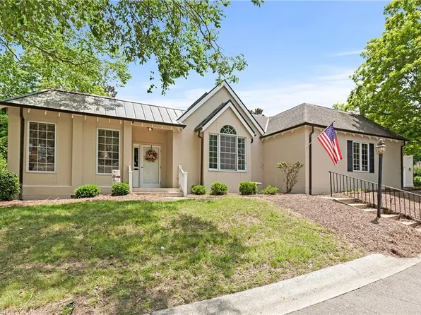 108 Linden Pl, Bermuda Run, NC 27006